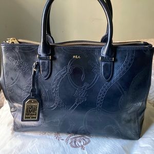 Shoulder bag patent leather